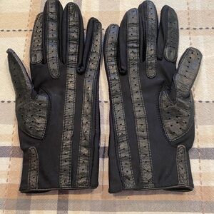 Women’s Isotoner Gloves
